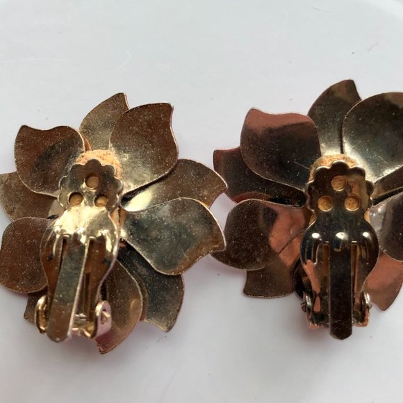 Vintage Metal Layered Flower Brooch and Ear Clips Red 2 1/4" x 2 1/4" + 1.5" Set - Picture 5 of 8